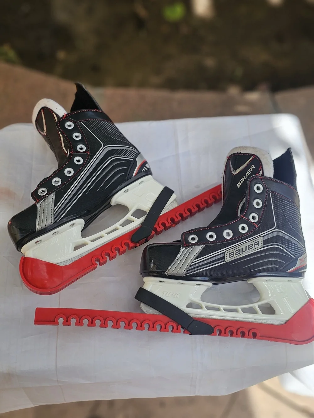 Bauer Vapor Kids' Black and Red Ice Skates